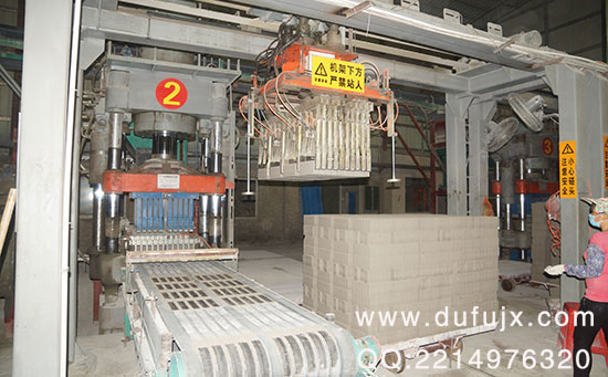全自動(dòng)液壓磚機(jī)